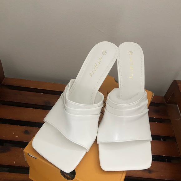 White heals- NEW never worn! - Picture 2 of 3